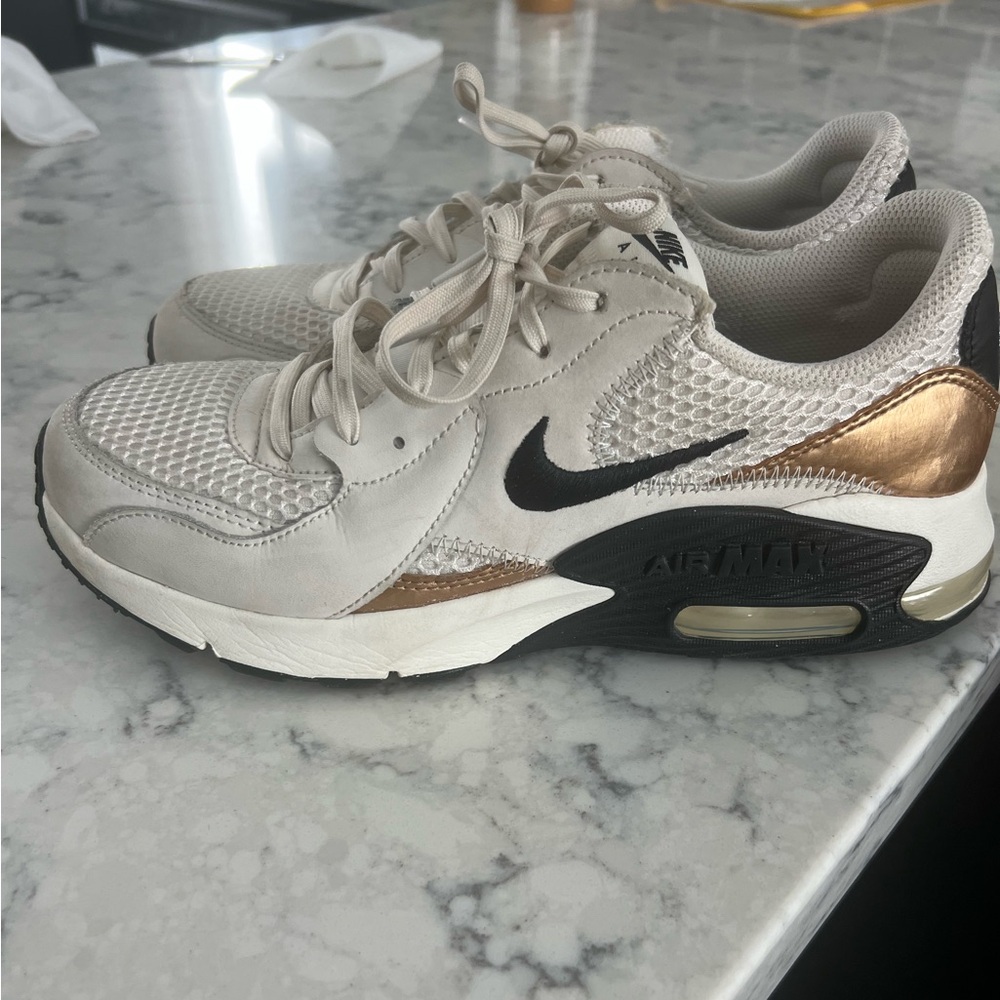 Air max women’s black with gold 9.5